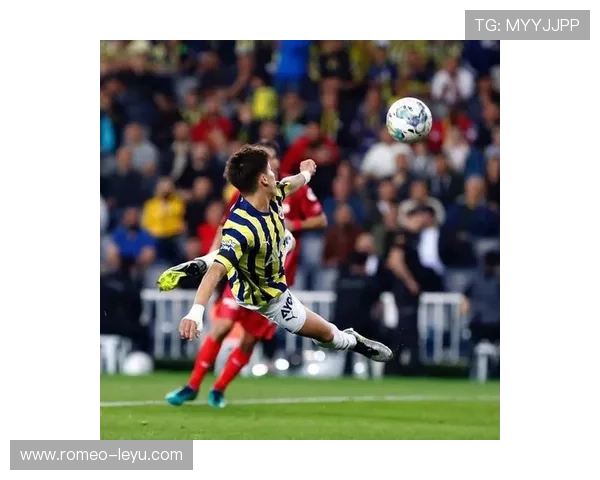 居莱尔更适合边锋还是中场？战术角色与位置适配分析