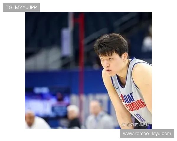 杨瀚森比赛里像冷面杀神，私下却迷上了烧烤摊？