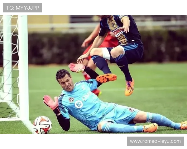 梅西与德布劳内在组织推进下出现传球结构分散趋势