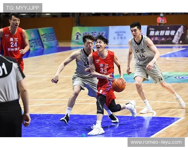 特里本赛季后防高位逼抢撕开对位锋线展现领袖角色变化